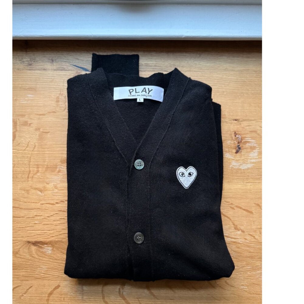 New PLAY Comme de Garcon Black w/ White Heart Cardigan - Picture 3 of 7